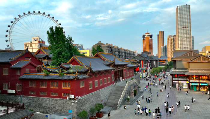 古香的江淮大戏院"百年老街"淮河路步行街人潮涌动被誉为"合肥之根