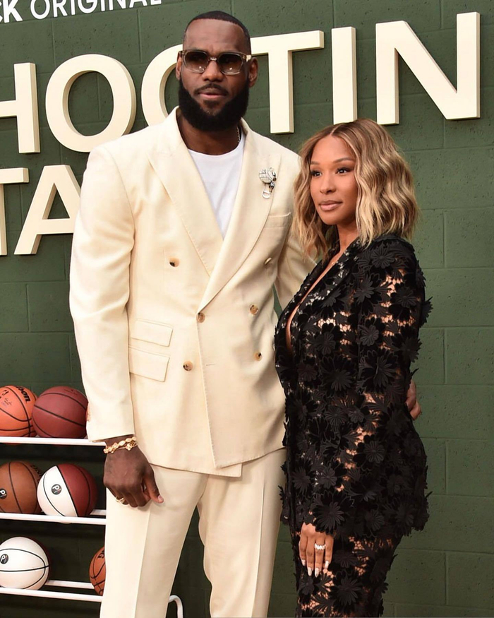 萨瓦娜出席自传电影《shooting stars》的首映礼|勒布朗·詹姆斯_新浪