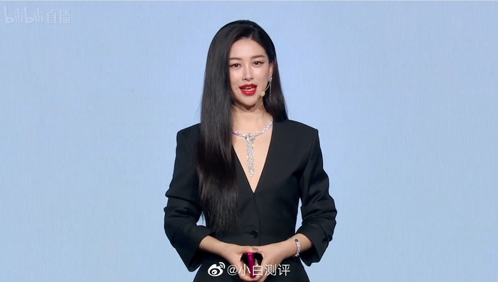 朱珠现身motorazr折叠屏新品发布会有关注的吗