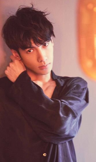 罗云熙 | 锁骨 omg!哥哥这是什么名品锁骨啊!|罗云熙|游泳_新浪新闻