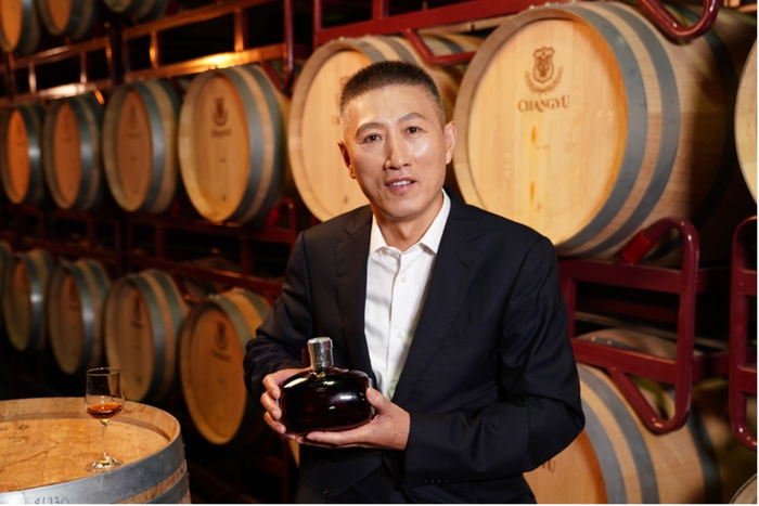 张裕公司董事长周洪江