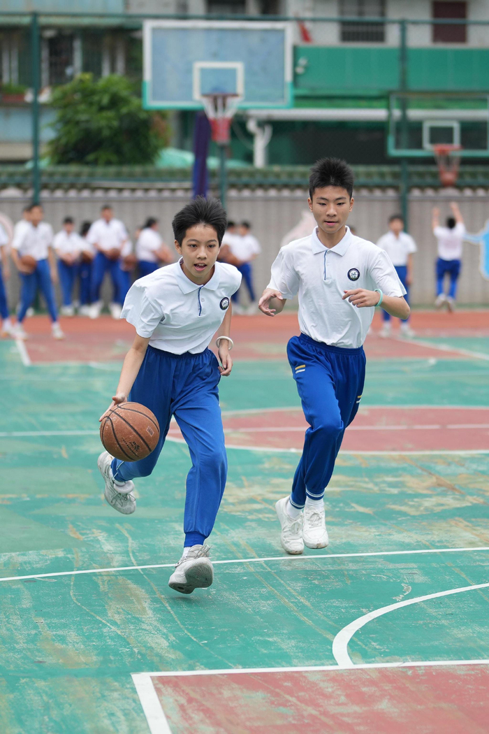 一所校园篮球特色学校的"心跳"|小学|体育_新浪新闻