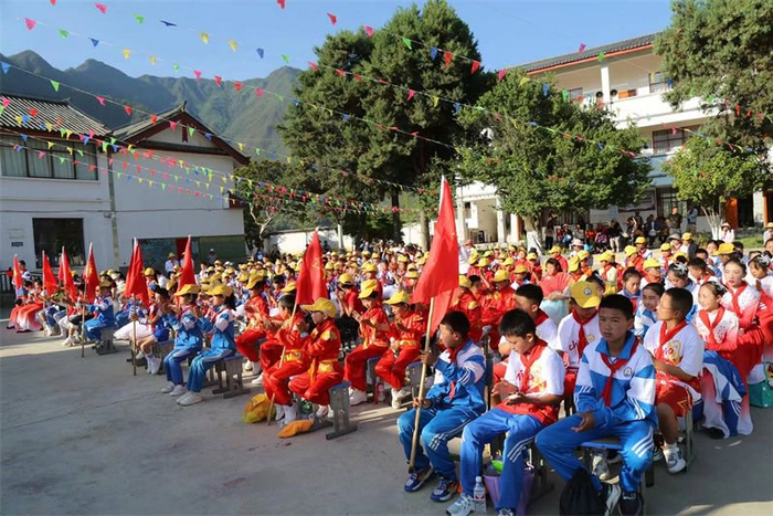 玉龙县巨甸镇: 各学校,幼儿园组织开展丰富多彩的"六一"国际儿童节