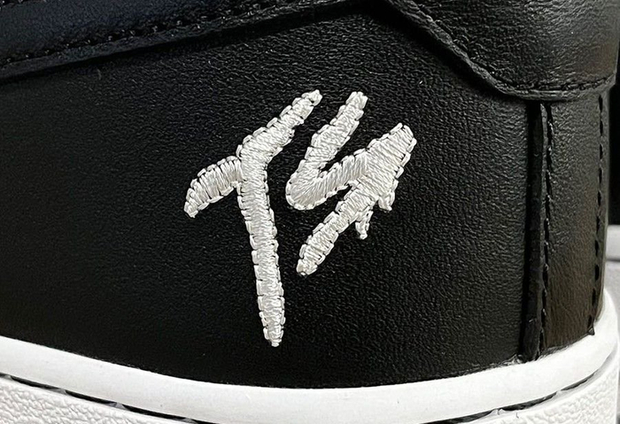 的nikeairforce1low浮现网络,让不少玩家误以为是travisscott联名新品