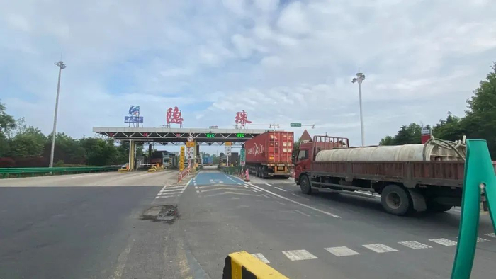 情况02由沈海高速或青兰高速至灵珠山东收费站出口下高速的超宽车辆