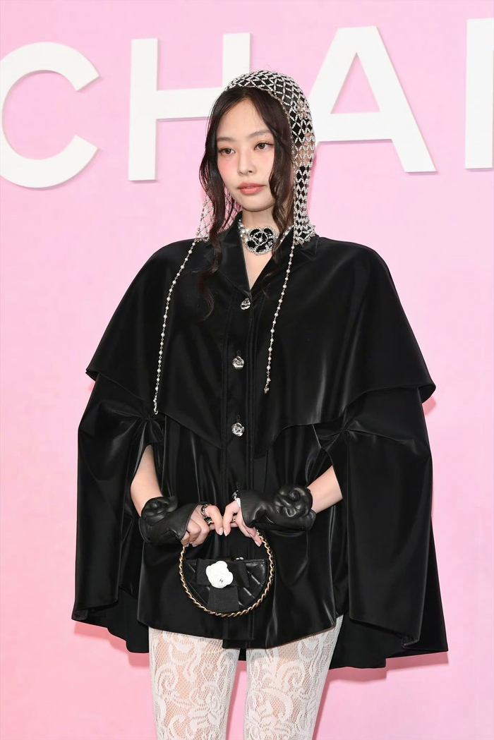 来看看jennie亮相chanel 东京大秀的两套造型……|jennie|chanel|东京