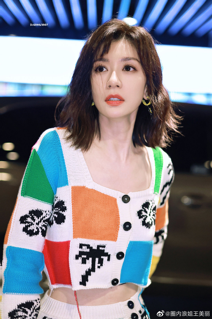 姐姐的侧颜会鲨人!|贾静雯_新浪新闻