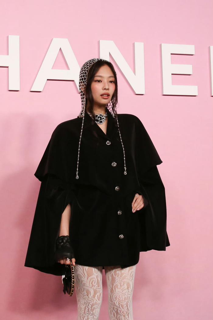 來看看jennie亮相chanel 東京大秀的兩套造型……|jennie|chanel|東京