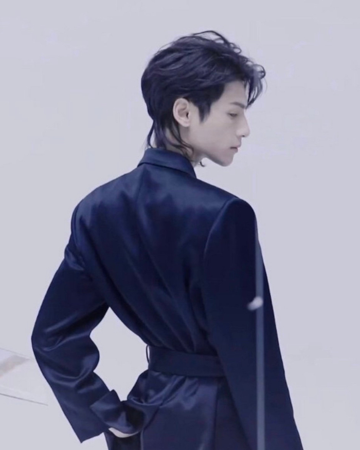 罗云熙 |腰 罗老师腰不是腰是夺命的弯刀……|罗云熙_新浪新闻