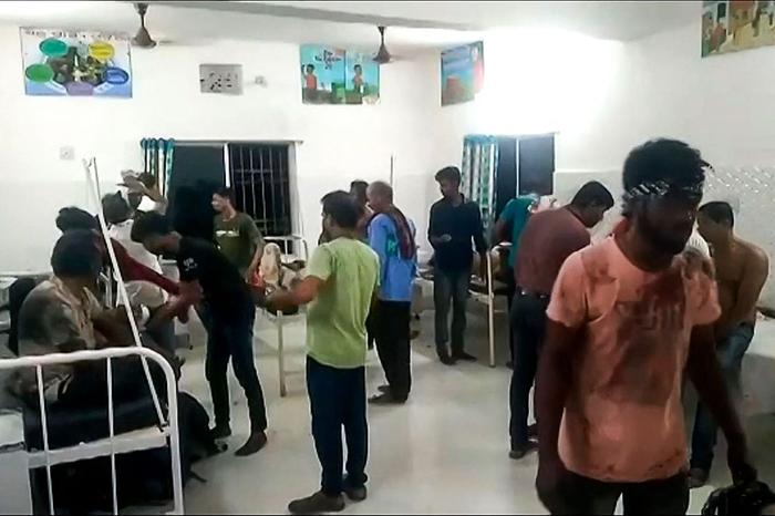 当地时间2023年6月3日，法新社的一段视频显示，印度东部奥迪沙邦，受伤者在巴德拉克地区医院接受治疗。视觉中国 视频截图