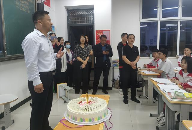 邯郸市临漳县邺城中学校领导为高三学子加油打气|邯郸市|高三|邺城
