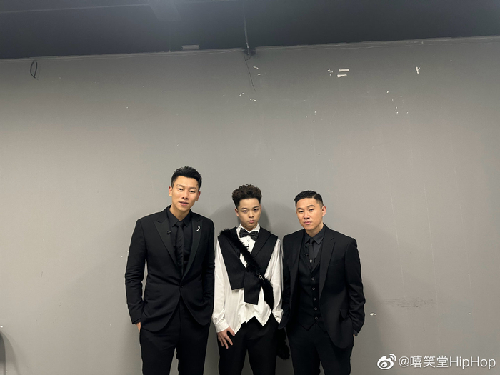 空间站和航天员海报