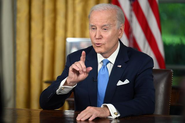 拜登在发言中表示,未来10年将限制开支,削减赤字1万亿美元.