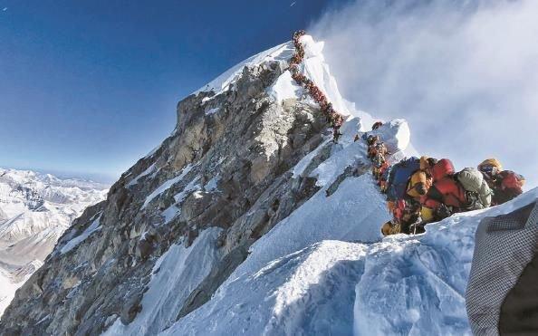 珠峰“最凶险之一”登山季：12死5失踪