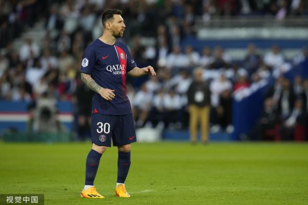 曾与皇马对抗多年的梅西也已经脱下巴萨战袍。