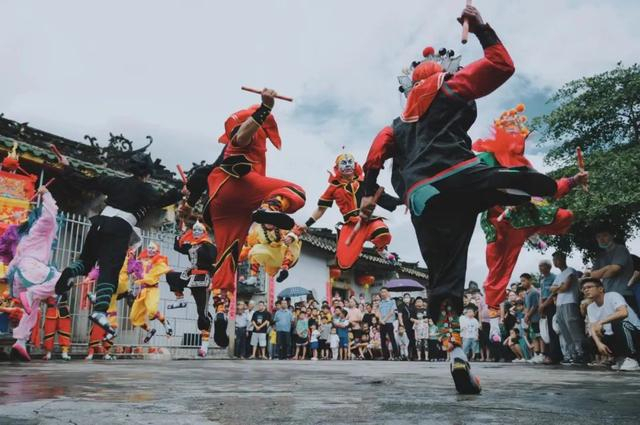 普宁南山英歌队正在表演。受访者供图