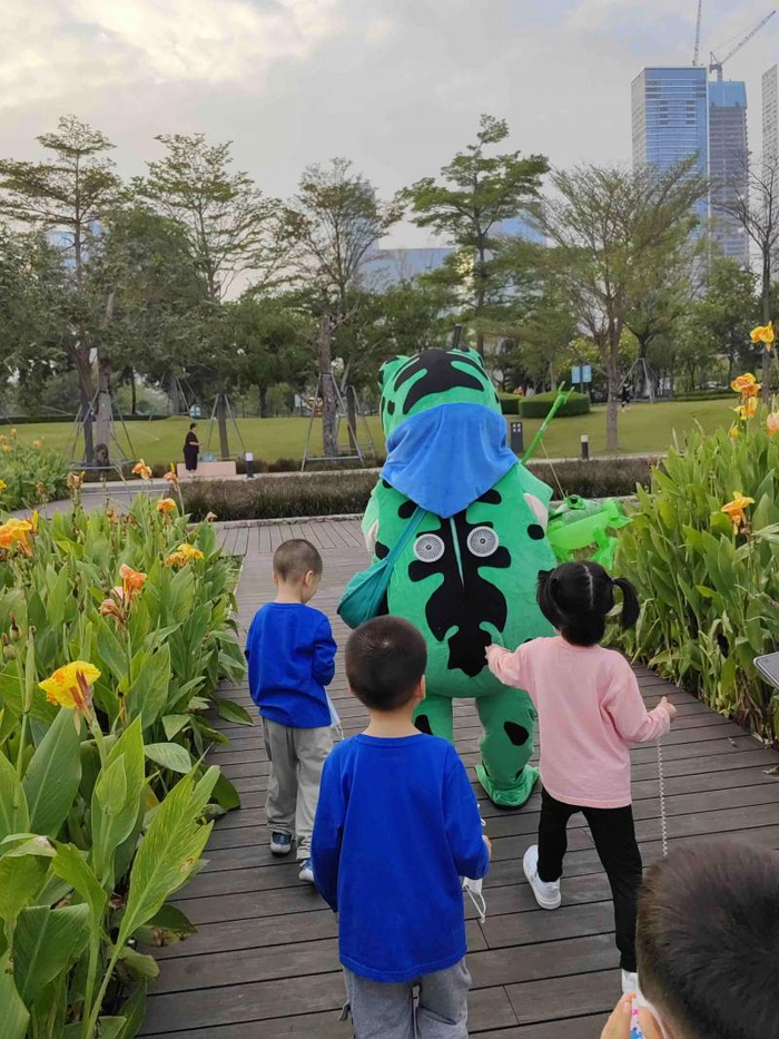 “青蛙小杨”和小朋友们成了好朋友