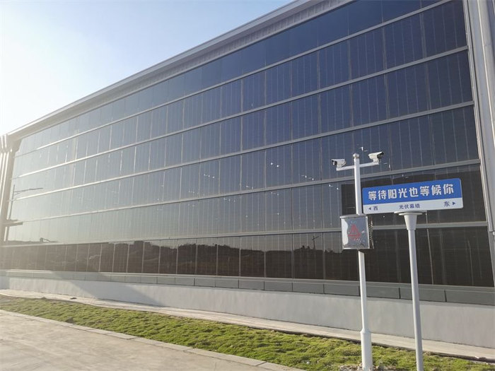 　　中节能太阳能镇江公司M3组件车间光伏幕墙