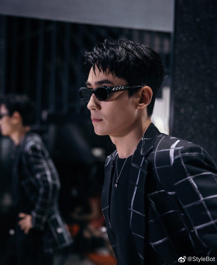 朱一龙* 成都gm品牌站台造型|朱一龙|站台_新浪新闻