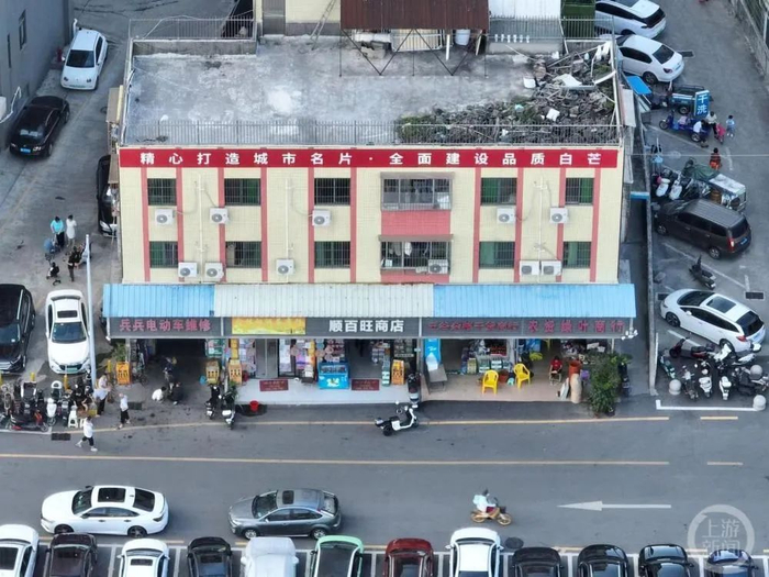 ▲白芒村仅剩的横幅之一。摄影/上游新闻记者 王凯