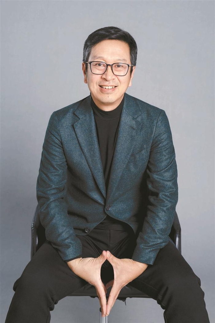 紧跟时代发展做好新时代的记录者|侯鸿亮|正午阳光|东阳市_新浪新闻