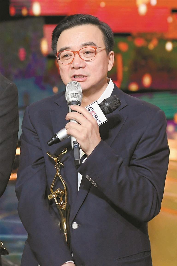 李路    李路,影视策划投资人,制作人,国家一级导演.