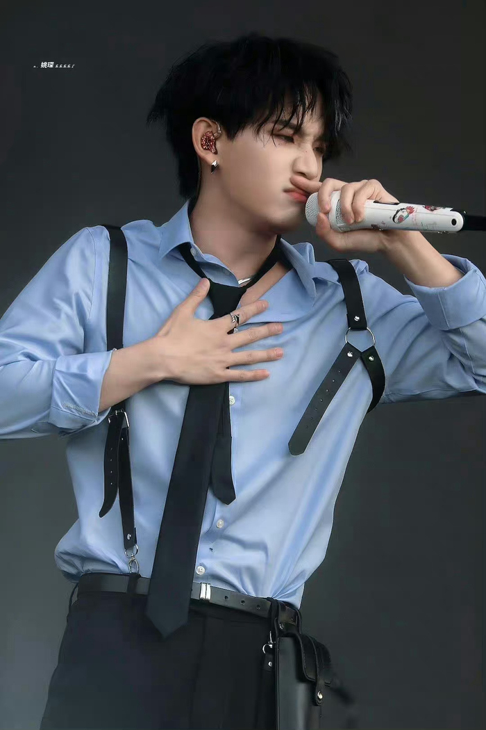 丨今天是r1se成团四周年~姚琛发微博纪念|姚琛|巡演|r1se_新浪新闻