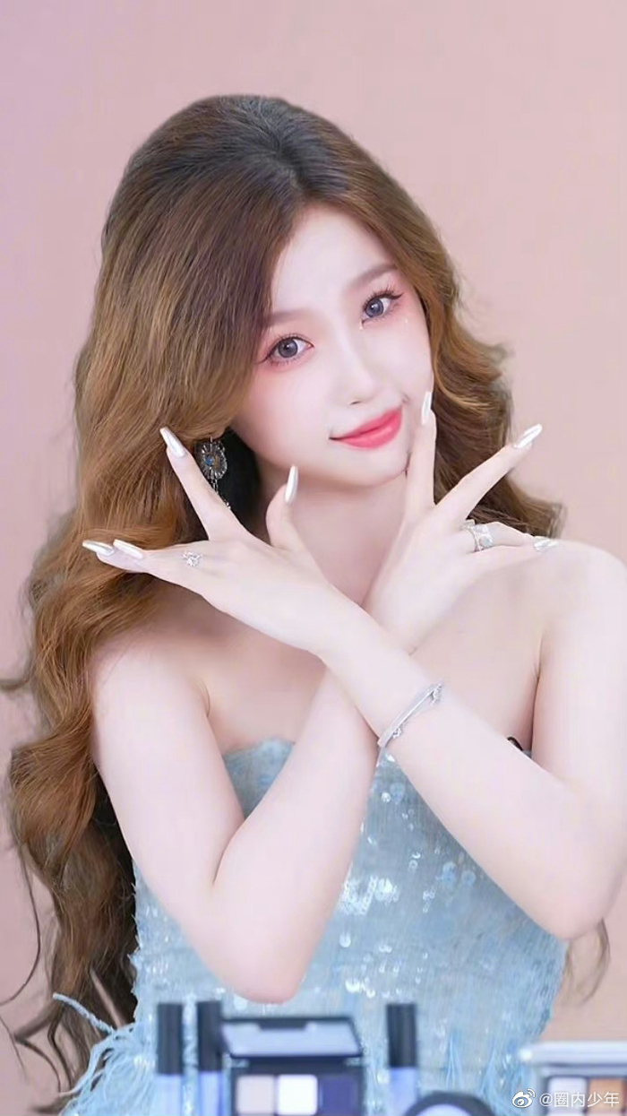 虞书欣今日直播妆造真的很像童话里的小公主|虞书欣|童话|直播_新浪