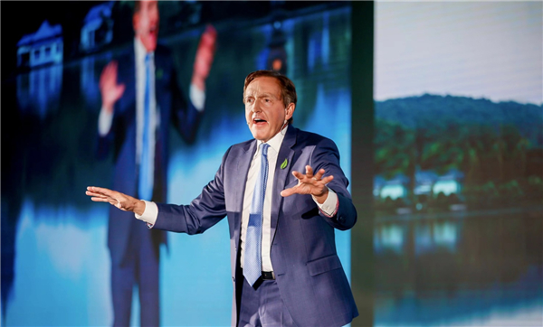 嘉康利全球销售总裁杰夫·希尔