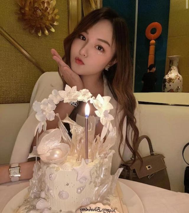 tvb小花与双胞胎妹妹齐过生日,五官精致获看好参选港姐|港姐|tvb_新浪