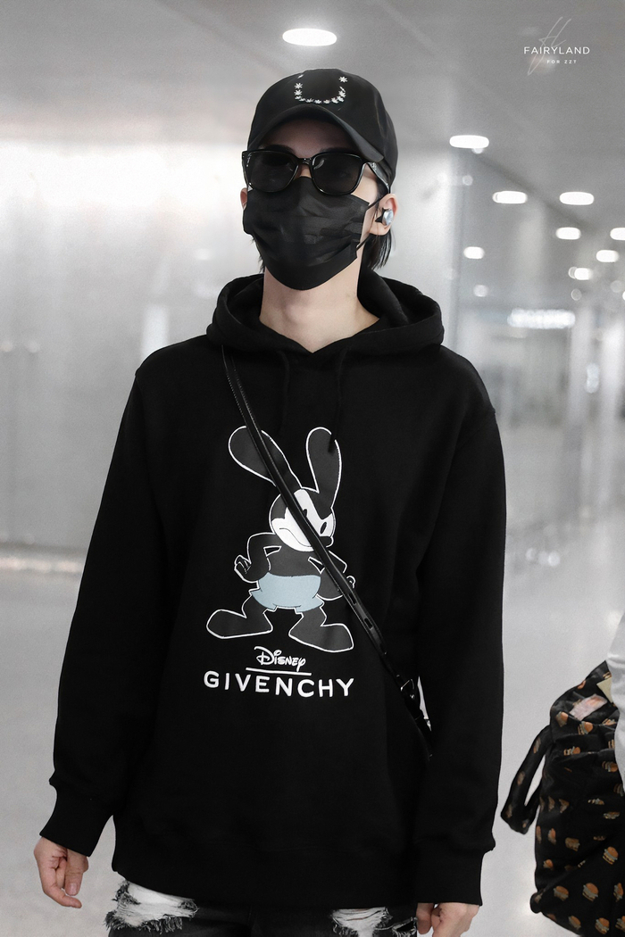 丨朱正廷今日机场饭拍好酷 all……|朱正廷|演唱会_新浪新闻