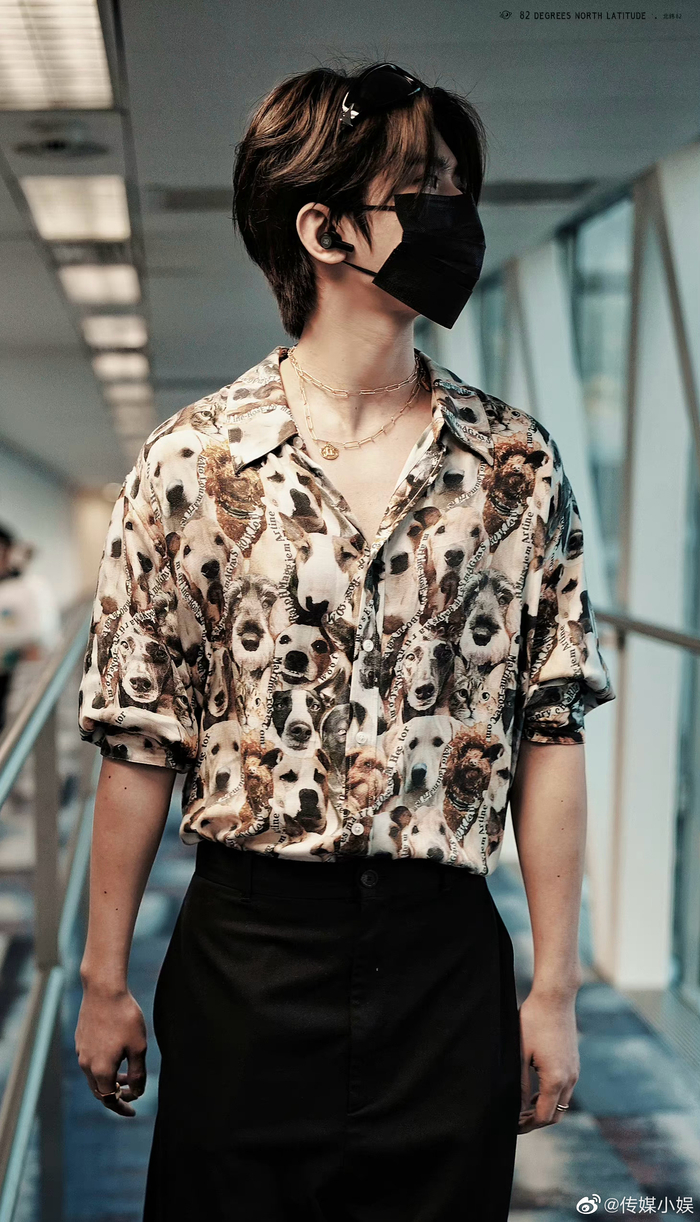 蔡徐坤这组照片无论是颜,还是身材,再或者是腰,都很绝!