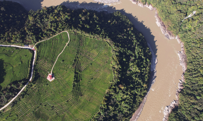 大峡谷图片拉大靠近，才隐约看到一点京东车辆影子