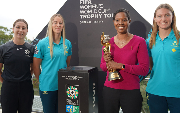 女足世界杯奖杯巡展在悉尼举行。  图/新华社