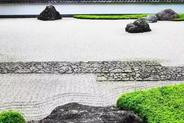 说起「日本园林」，你会想到什么？枯山水、池泉园、筑山庭、平庭……|瀑布|景石|庭园|白砂|美术馆_新浪新闻