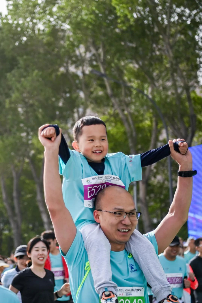 2023长春马拉松参赛选手在比赛中。新华社记者 颜麟蕴摄