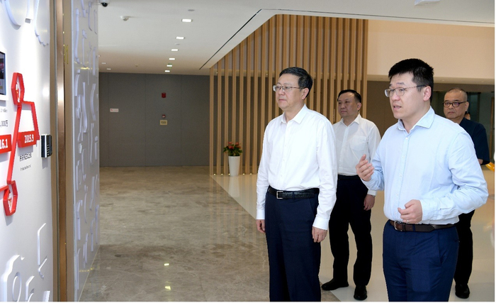 6月8日，上海市委书记陈吉宁一行到拼多多考察调研。