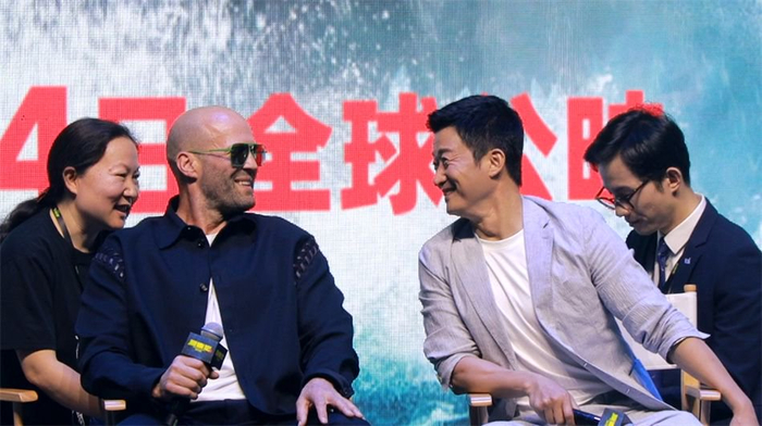 吴京与杰森·斯坦森出席《巨齿鲨2》上海发布会。澎湃新闻记者 薛松 图
