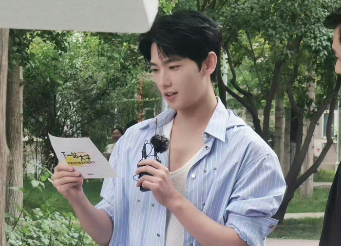 男高中生上线!|杨洋_新浪新闻