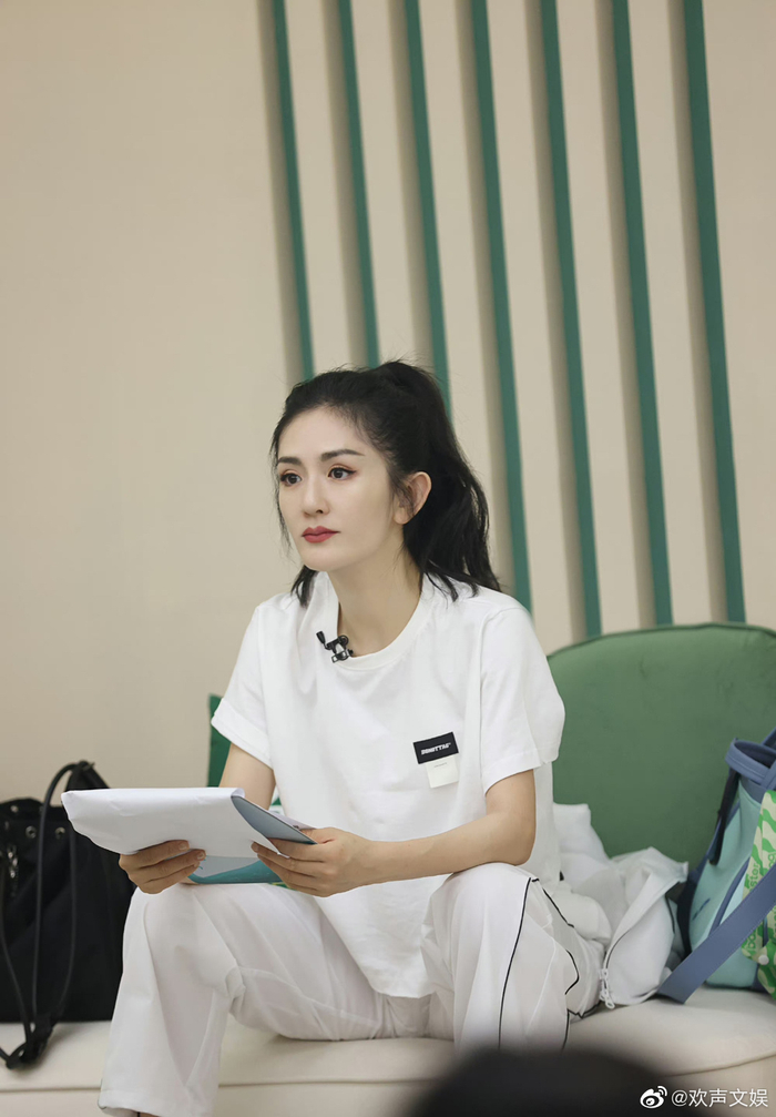 娜姐的发际线真的好美啊,整个脸型也是鹅蛋脸……|谢娜_新浪新闻