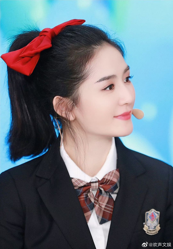 娜姐的发际线真的好美啊,整个脸型也是鹅蛋脸……|谢娜_新浪新闻