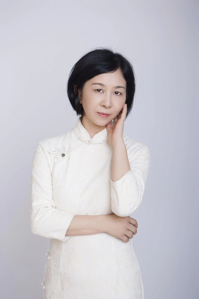 新人模特周洲,热爱生活,追求时尚,从小对模特演员非常向往,对服装搭配