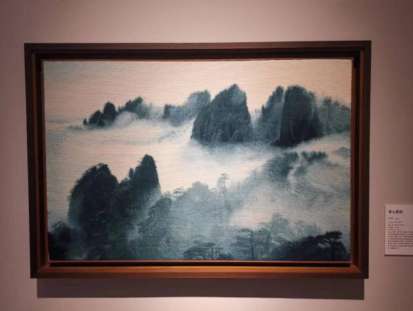 绒绣作品《黄山墨韵》