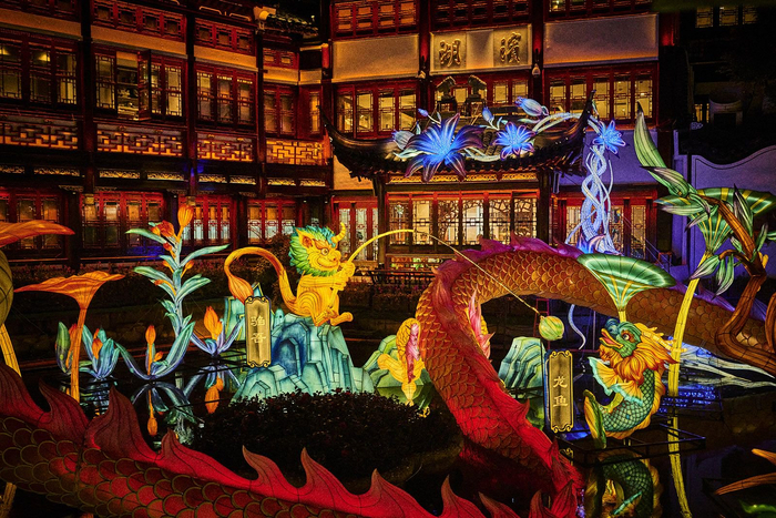 今年豫园灯会以“山海奇豫记”为主题