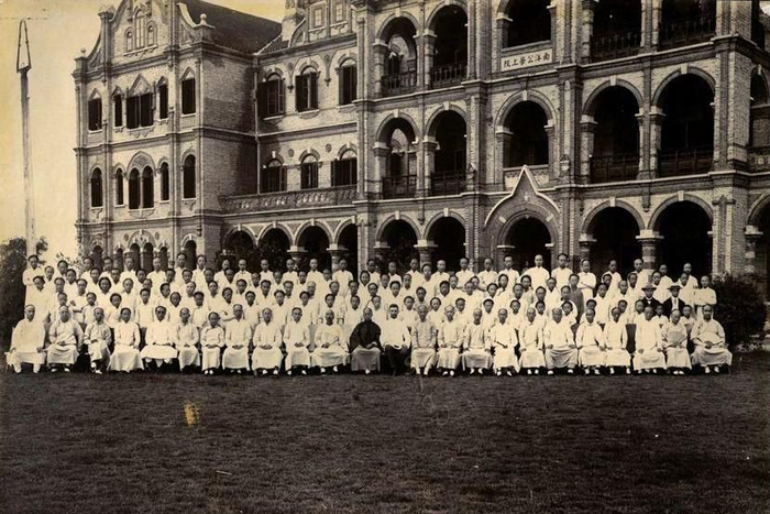南洋公学早期师生合影（上海交通大学校史网）