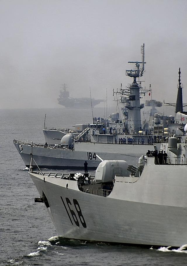 当年参加和平-09演习的052b型驱逐舰168广州舰张伯伦湖号属提康德罗加