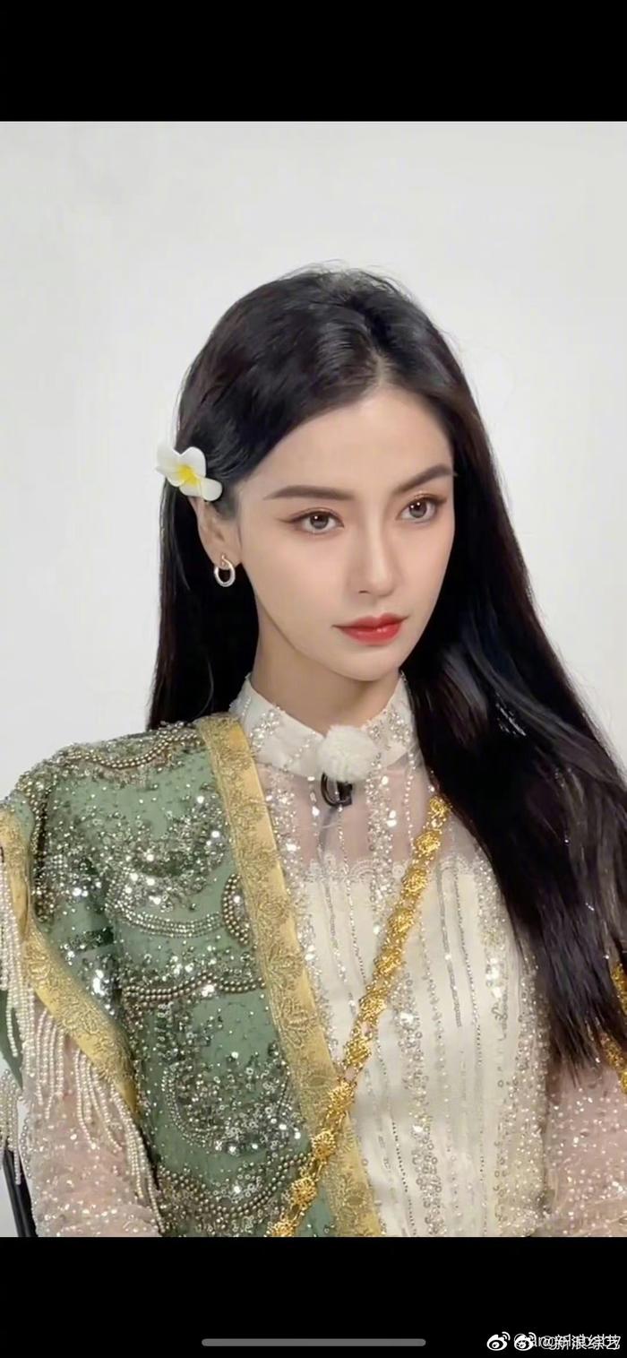 楊穎@angelababy 曬出《奔跑吧》泰國錄製造型照,高冷美豔|楊穎|泰國