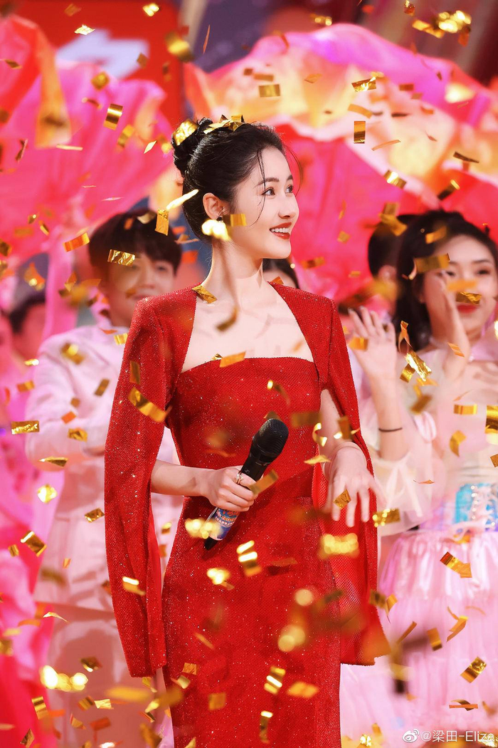 主持人梁田从芒果离职:曾焦虑得整夜无眠|湖南卫视|晚会|雷锋|节目|中央电视台_新浪新闻
