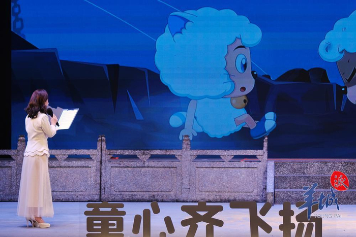 值得一提的是,《喜洋洋与灰太狼》金牌配音祖晴也在现场带来精彩配音