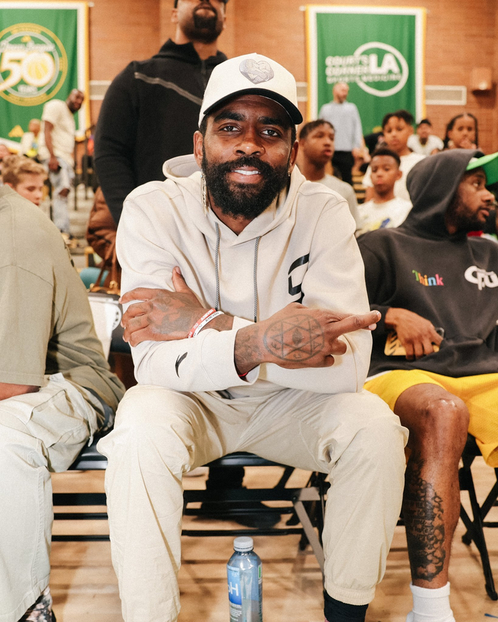 欧文身穿安踏休闲装现身德鲁联赛……|凯里·欧文|安踏|德鲁_新浪新闻